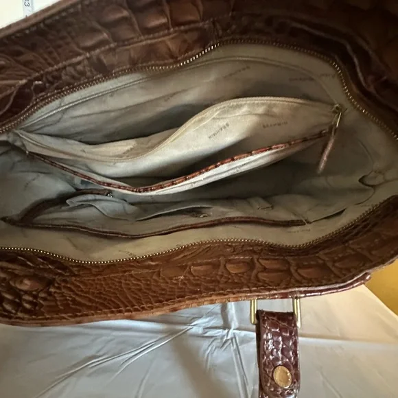 Elegant Brahmin Crocodile-Embossed Tote Bag - Picture 5 of 12